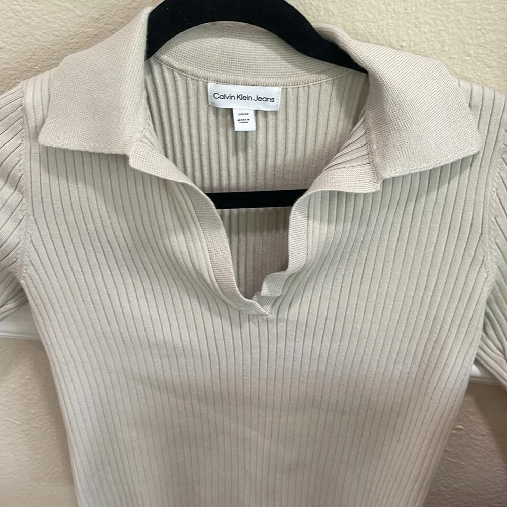 Calvin Klein cropped ribbed pullover v neck top sweater size small beige cream